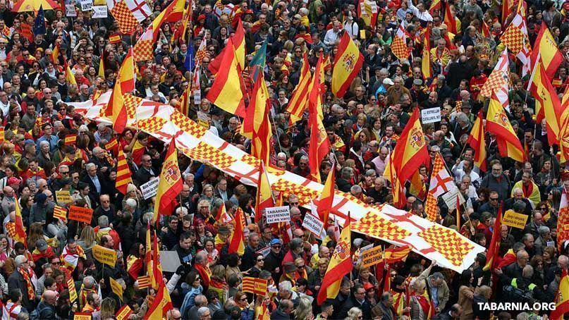 Manifestación en Plaza Sant Jaume de Plataforma por Tabarnia (Tabarnia.org)